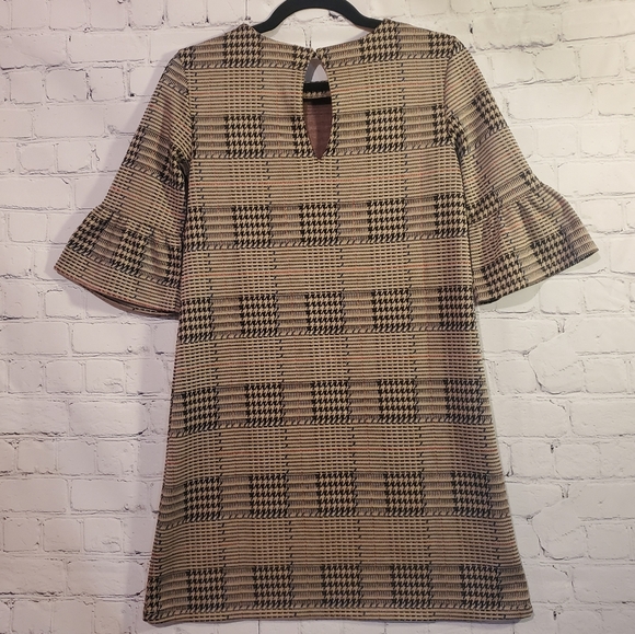 Plaid tan 3/4 sleeve shift dress. Mid thigh - Picture 11 of 11